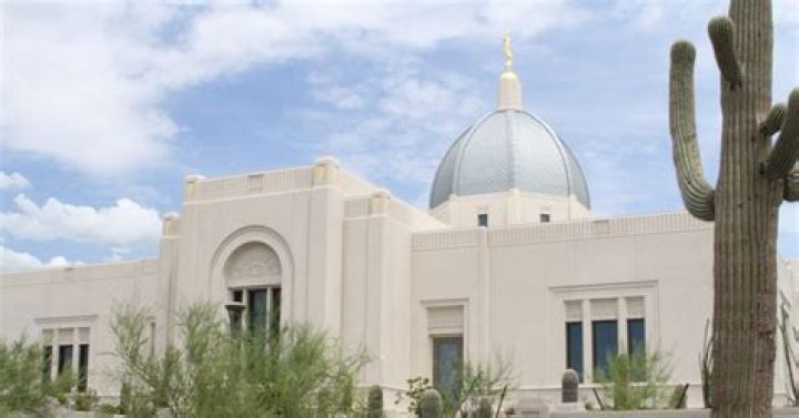 Amid desert grandeur, President Uchtdorf dedicates Tucson Arizona Temple