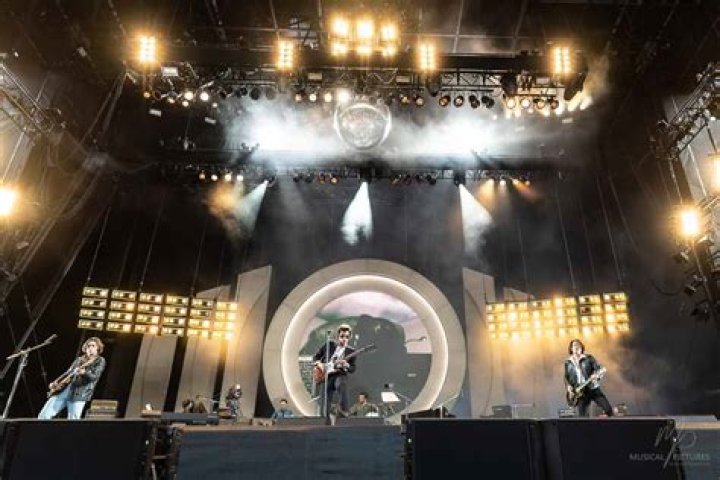 Arctic Monkeys at Emirates Stadium stage times, set list, how long the concert lasts and bag policy