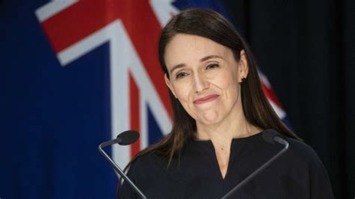 Ardern, Seymour's 'arrogant prick' auction closes, raises over $100k