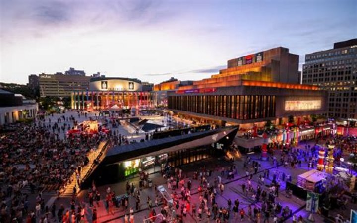 Tina Fey talks 'Bossypants' and other books, zings Talese