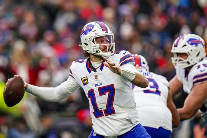 Josh Allen accounts for 3 touchdowns as Bills escape with 24-22 victory over Chargers