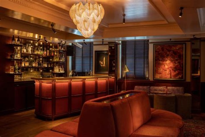 The London pub loved by celebrities that is like being in the middle of Canada and is famous for its incredible chips and beers