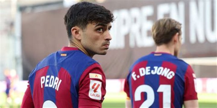 Barcelona midfielders De Jong and Pedri injured a week before Champions League match