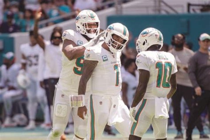 Dolphins enjoy record-setting day with 70-20 rout of Broncos | News, Sports, Jobs