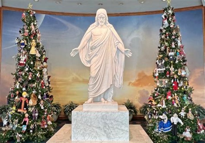 Elder Renlund at the Washington D.C. Temple lighting event