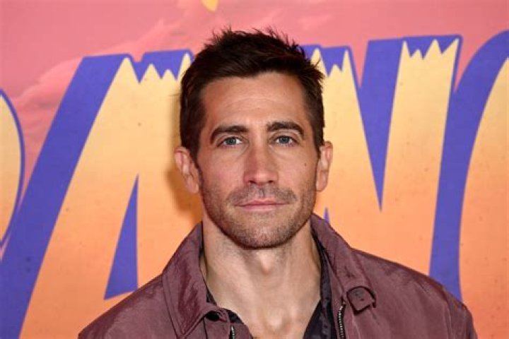 Jake Gyllenhaal Photos, Fashion Style, Movies, Interviews and More