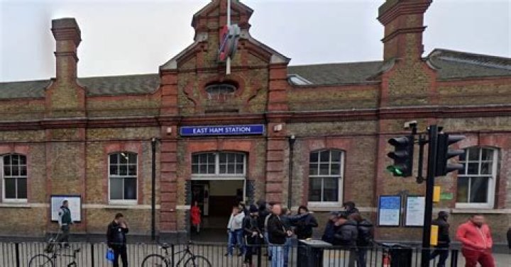 Londoners in bitter debate over whether East Ham or West Ham is best as some slam area as ‘depressing’