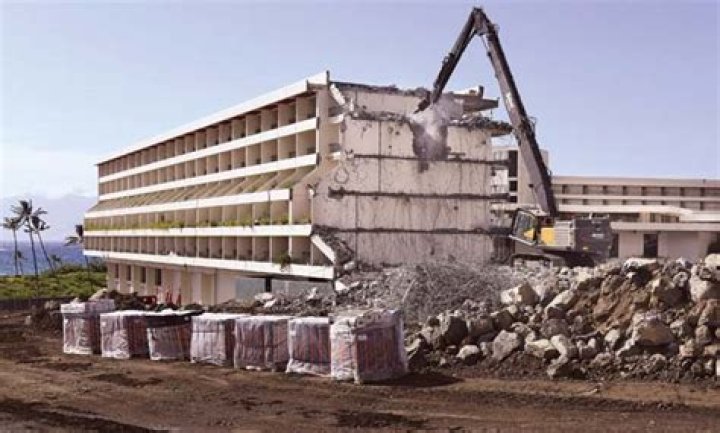Makena hotel coming down piece by piece | News, Sports, Jobs
