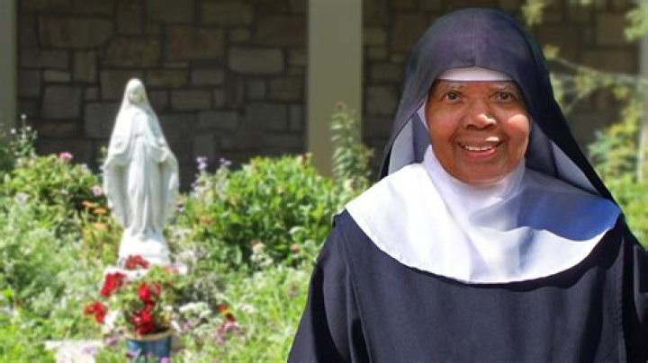 Nun whose body shows little decay since 2019 death draws hundreds to rural Missouri
