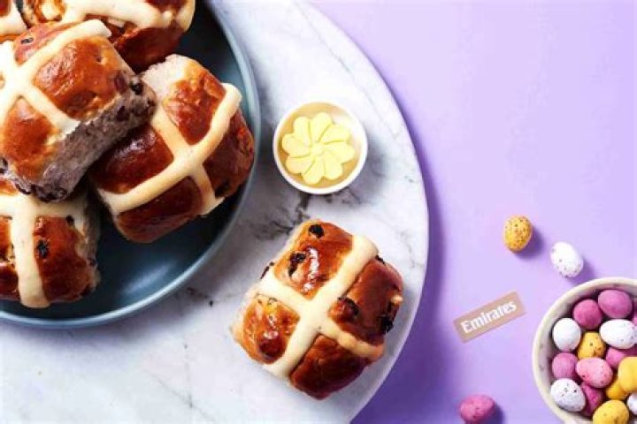 New Zealand's best hot cross bun baker crowned for 2021