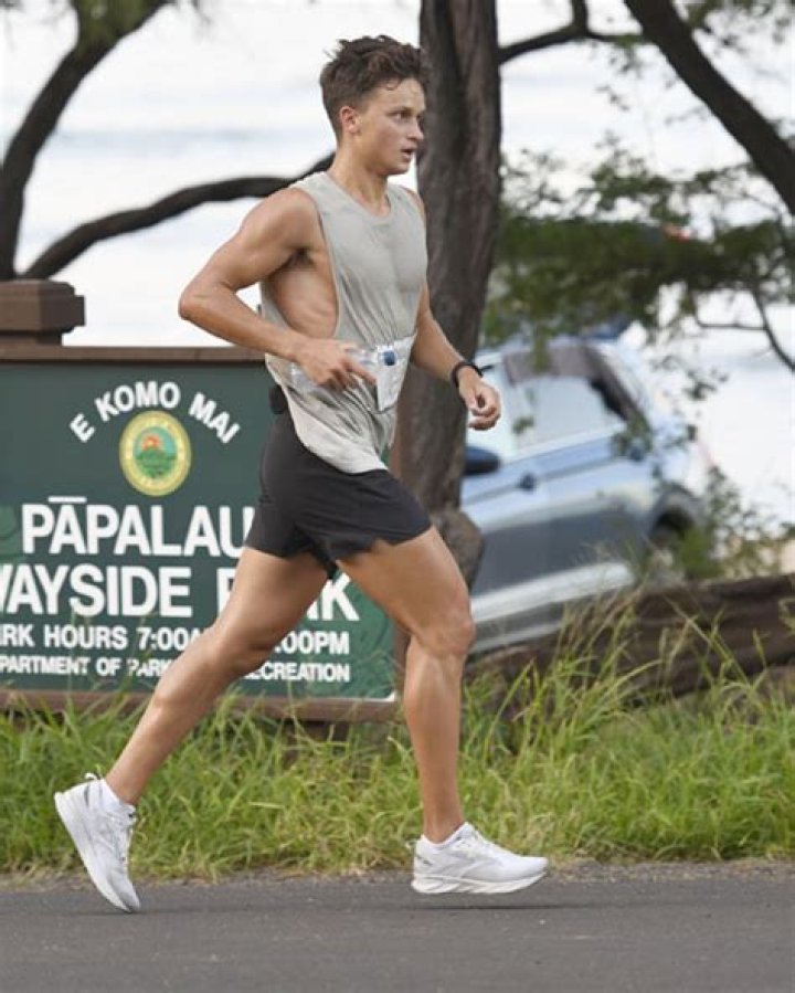 Robbins, Dutton conquer heat, humidity to win Maui Marathon | News, Sports, Jobs