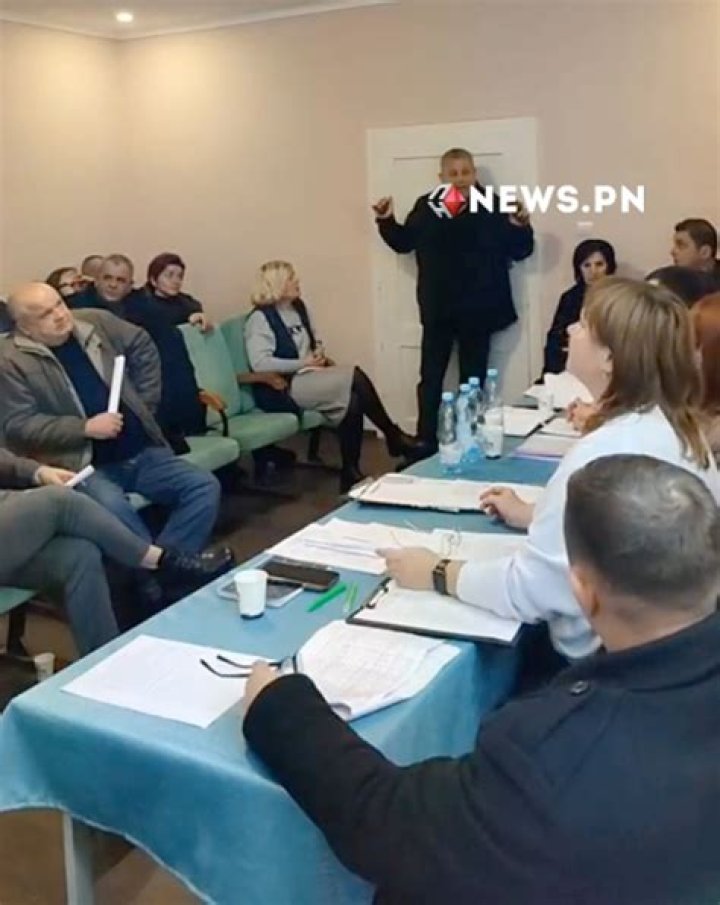 Ukraine: Council member sets off hand grenades during a meeting