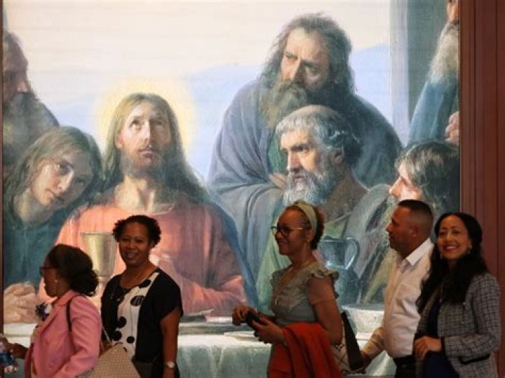 Líderes de la Iglesia enseñan sobre la fe en la conferencia general